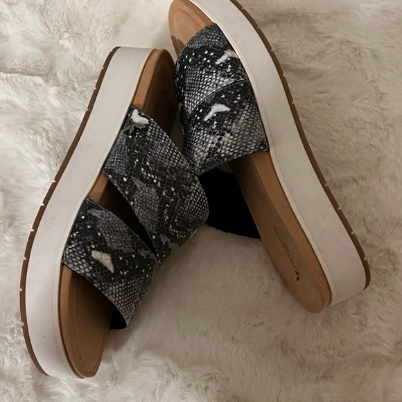 Koolaburra By Ugg
Women's Sandals... - Picture 5 of 5